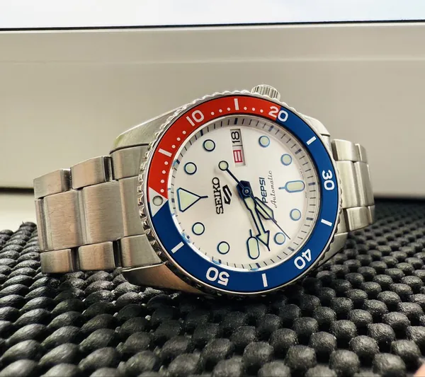 Seiko 5 Sports Pepsi SRPL99K1 otel stare nou