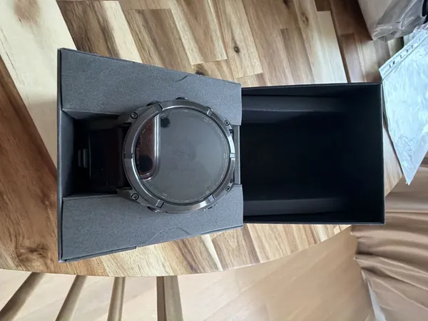 Garmin Fenix 8 titan stare bun