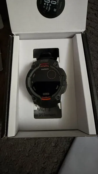 Garmin Instinct 3 Solar plastic stare bun