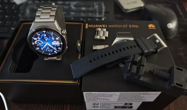 Huawei Watch GT 3 Pro titan stare bun