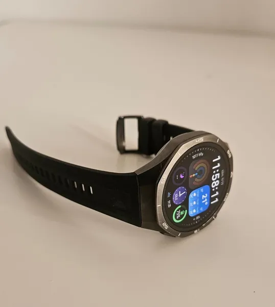 Huawei Watch GT 5 Pro stare bun