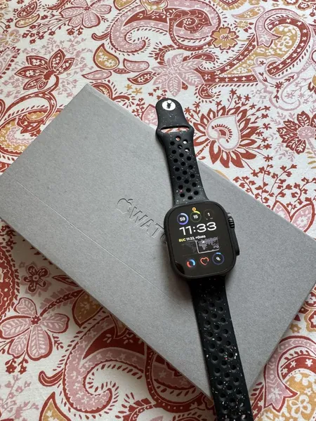 Apple Watch Ultra 3 titan stare bun