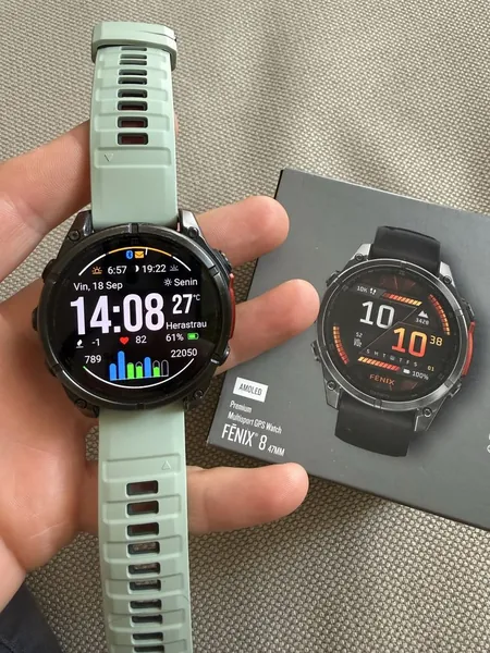Garmin Fenix 8 otel stare bun