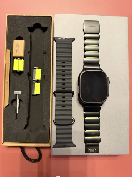Apple Watch Ultra 3 titan stare bun