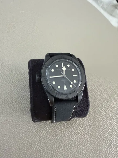 Tudor Black Bay Ceramic 79210CNU ceramica stare bun