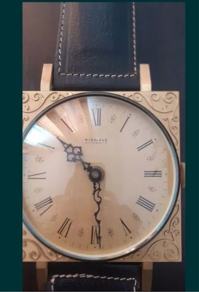 Kienzle Oversized Wristwatch-Style Wall Clock aur stare nou