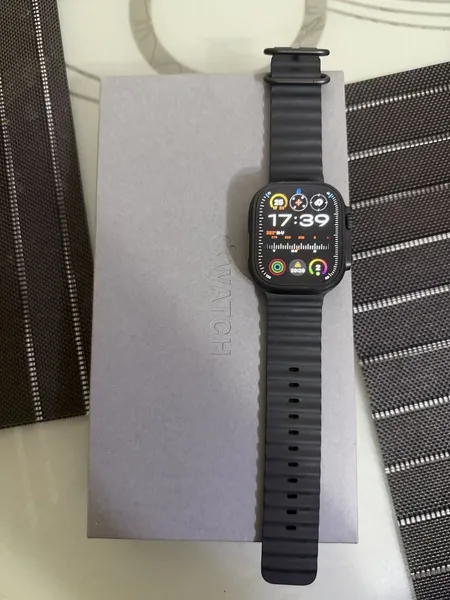 Apple Watch Ultra 3 titan stare nou