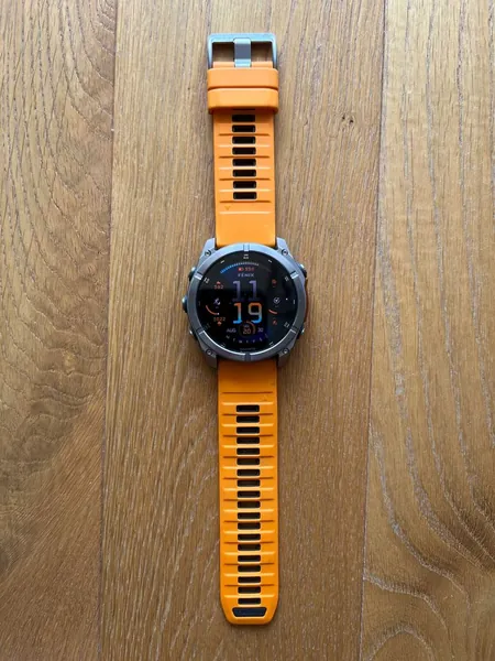 Garmin Fenix 8 Solar Sapphire titan stare bun