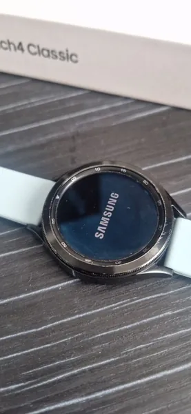 Samsung Galaxy Watch4 Classic otel stare bun