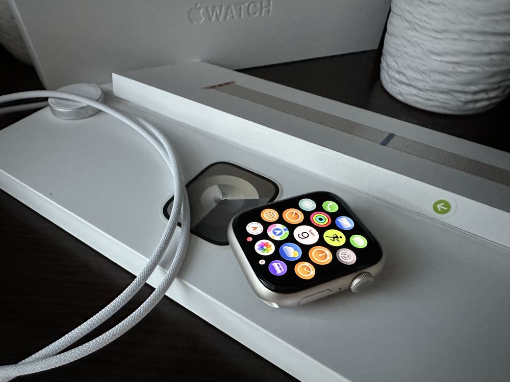 Apple Watch Series 9 45mm Starlight aluminiu stare excelent