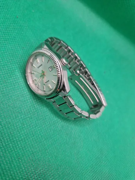 Casio Collection Fluted Bezel Date otel stare bun