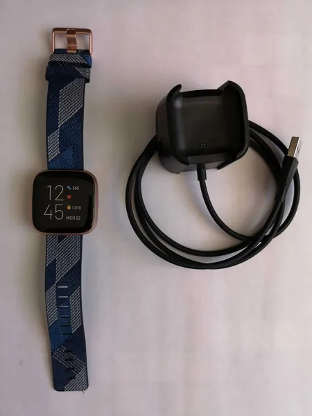 Fitbit Versa 2 Special Edition aluminiu stare bun