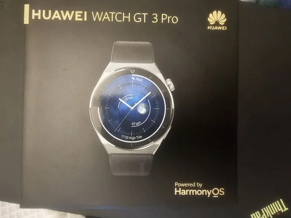 Huawei Watch GT 3 Pro titan stare bun