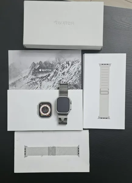 Apple Watch Ultra titan stare bun