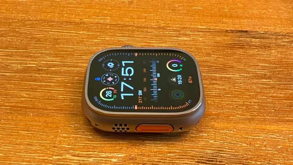 Apple Watch Ultra 2 titan stare bun