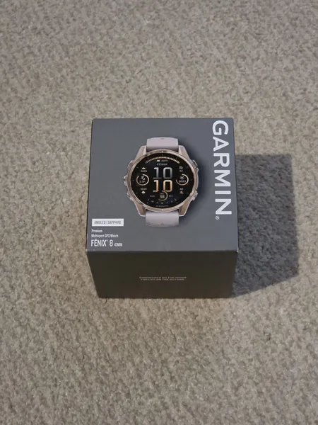 Garmin Fenix 8 AMOLED Sapphire titan stare nou