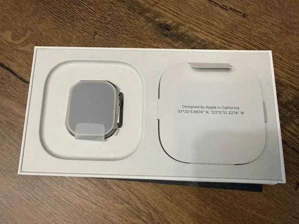 Apple Watch Ultra 2 titan stare bun
