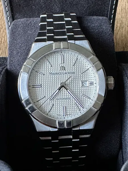 Maurice Lacroix Aikon Automatic otel stare bun