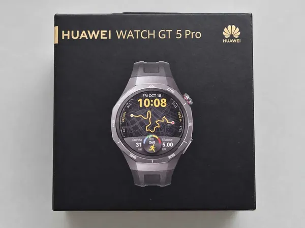 Huawei Watch GT 5 Pro titan stare bun