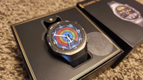 Huawei Watch GT 5 Pro stare bun