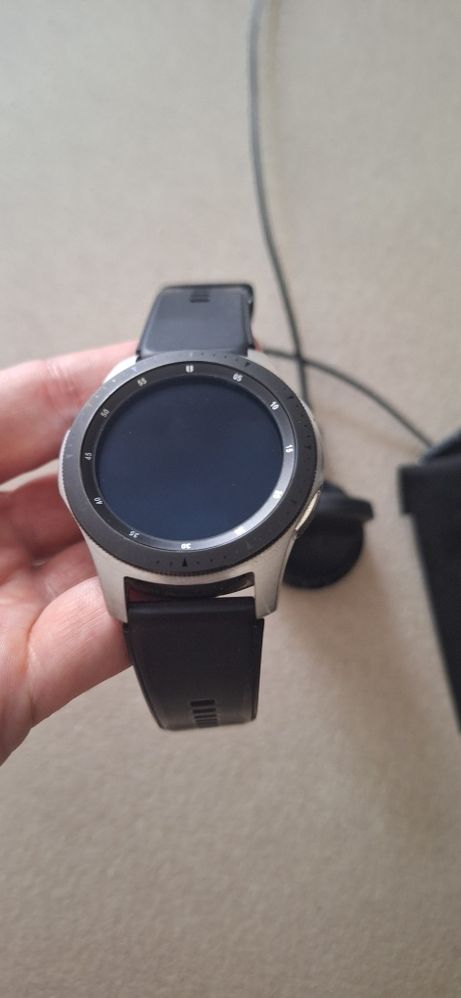 Samsung Galaxy Watch otel stare bun