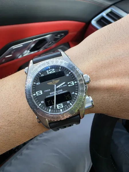 Breitling Emergency E76321 titan stare bun