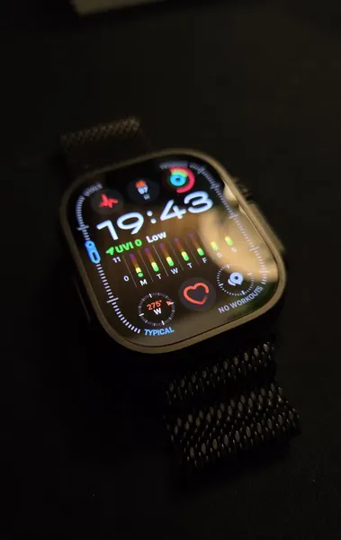 Apple Watch Ultra 3 Black Titanium titan stare bun
