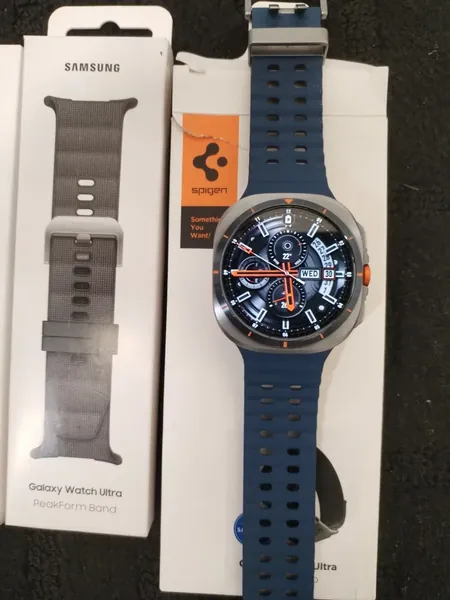 Samsung Galaxy Watch Ultra 2025 titan stare bun
