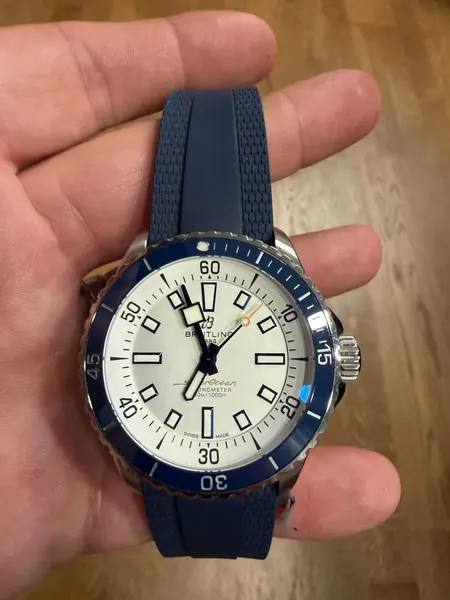 Breitling Superocean White Dial Blue Bezel A17375E71C1S1 oțel stare bun