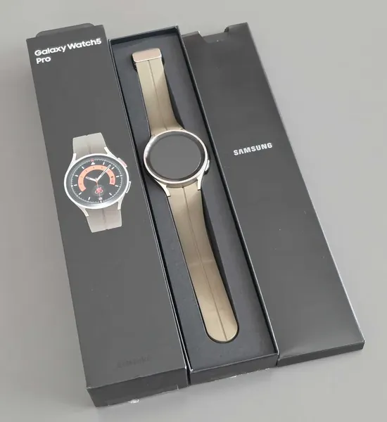Samsung Galaxy Watch 5 Pro Gray Titanium titan stare bun
