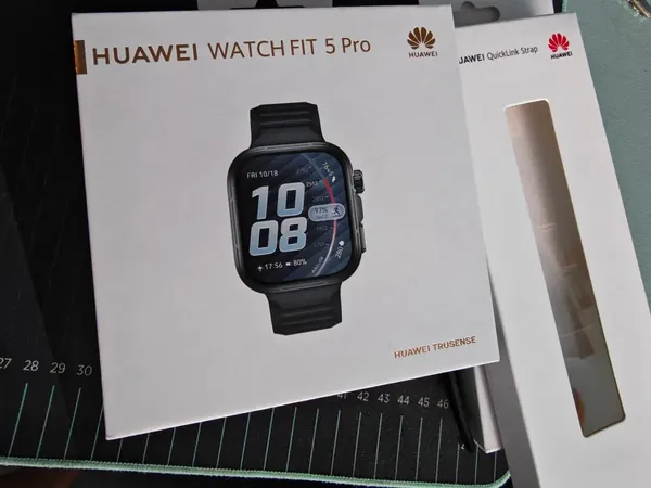 Huawei Watch Fit 5 Pro stare bun