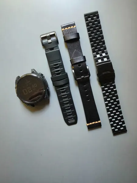 Garmin Fenix 8 Solar Sapphire titan stare bun