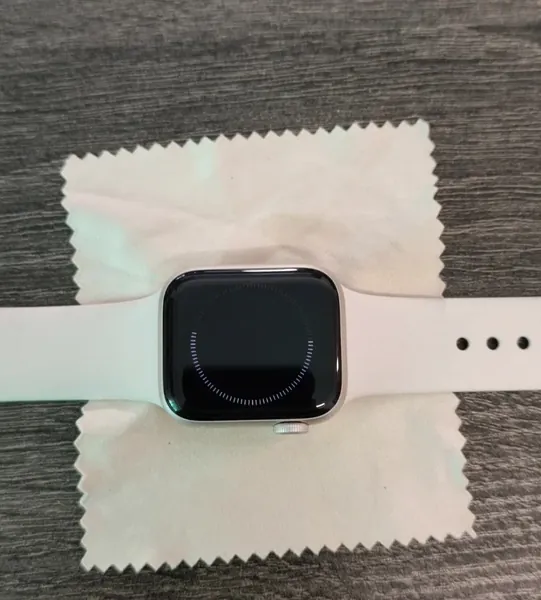 Apple Watch SE 3 Starlight aluminiu stare bun