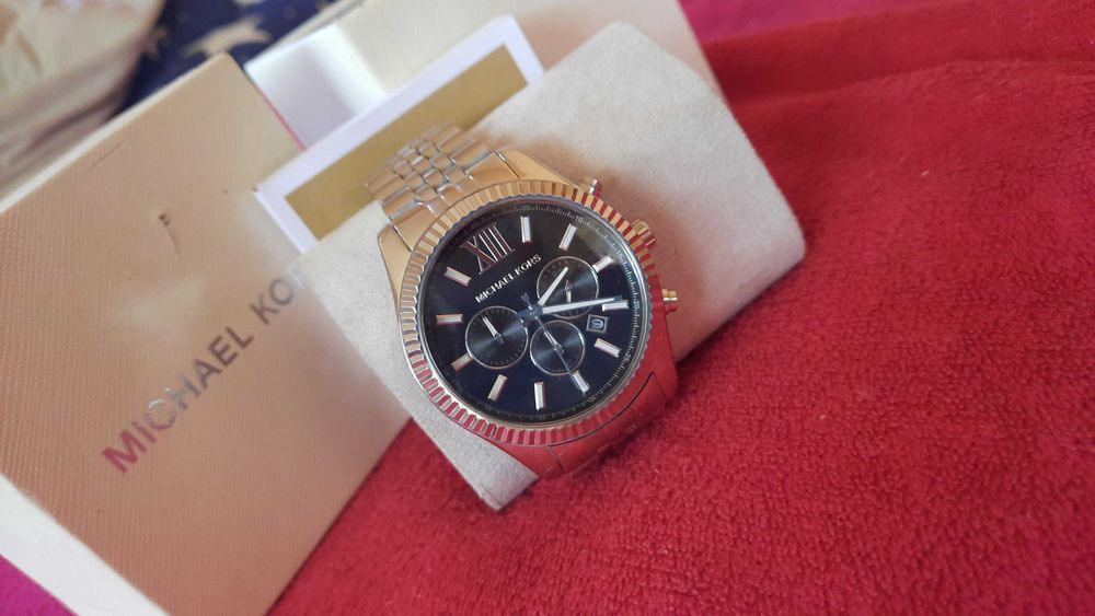 Michael Kors Lexington otel stare bun
