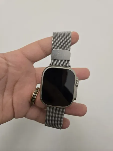 Apple Watch Ultra titan stare bun