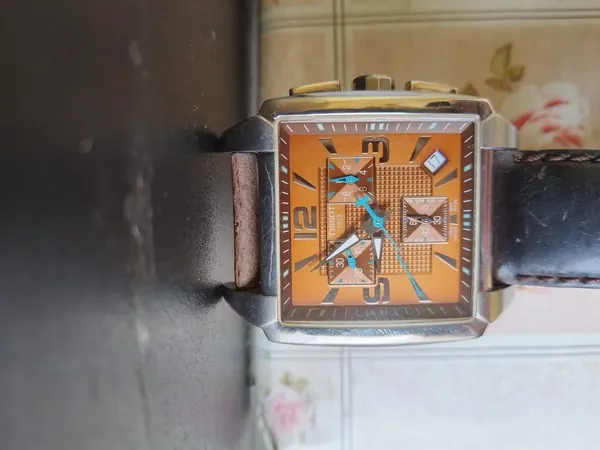 Tissot Chronograph Quartz Quadrato Orange Dial stare bun