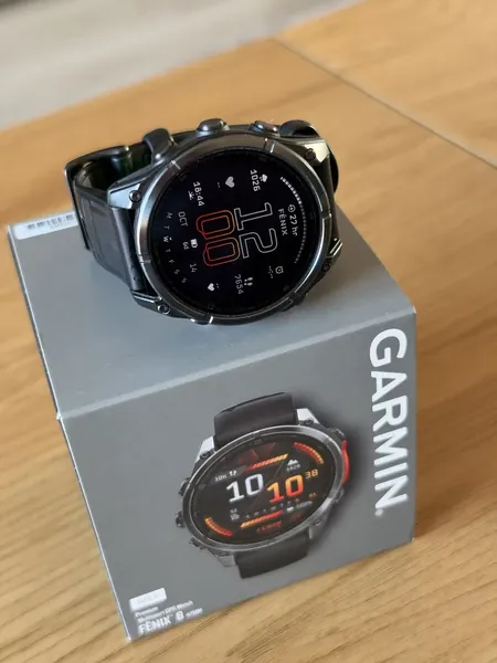 Garmin Fenix 8 AMOLED stare bun