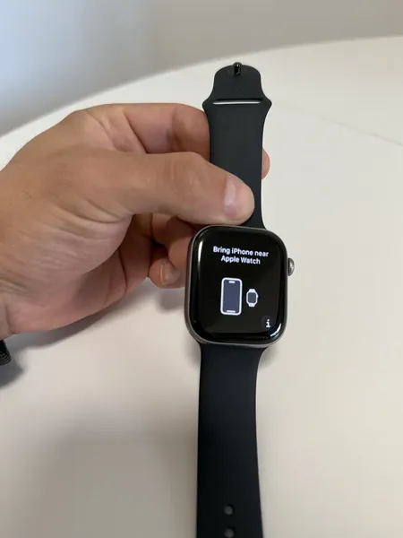 Apple Watch Series 11 46mm Titanium titan stare bun