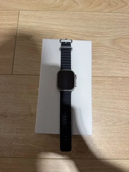 Apple Watch Ultra titan stare bun