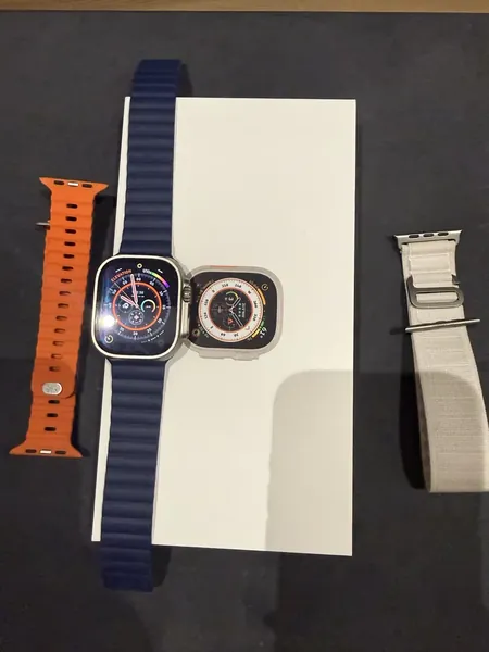 Apple Watch Ultra titan stare bun