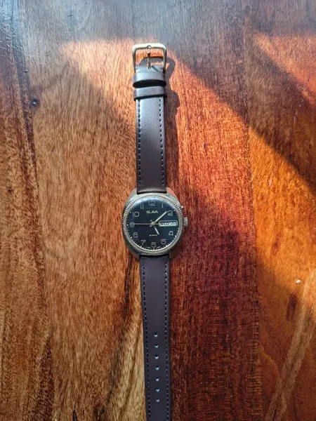 Slava 26 Jewels Day-Date Black Dial Gold Plated alt material stare bun