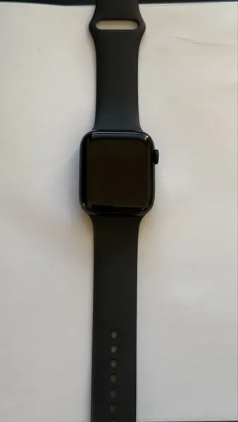 Apple Watch SE 2 Midnight stare bun