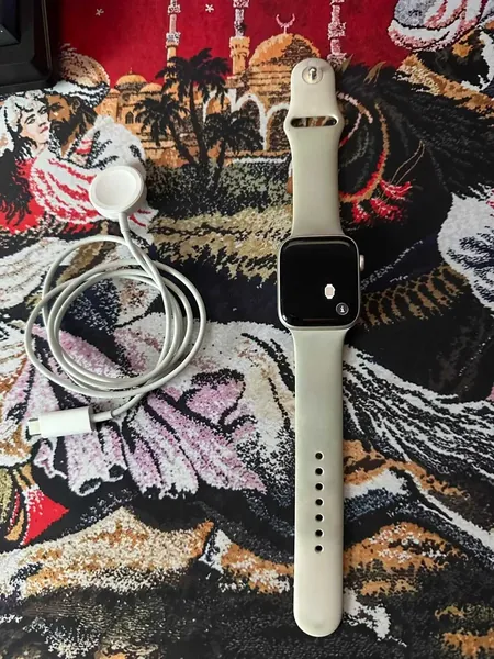 Apple Watch SE 2 Starlight stare defect