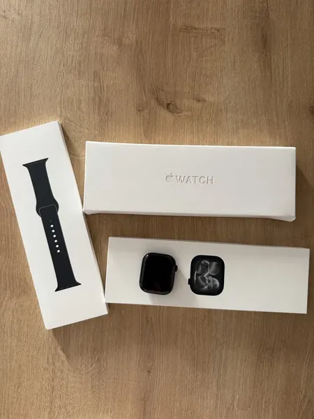 Apple Watch Series 11 Black Aluminium stare bun