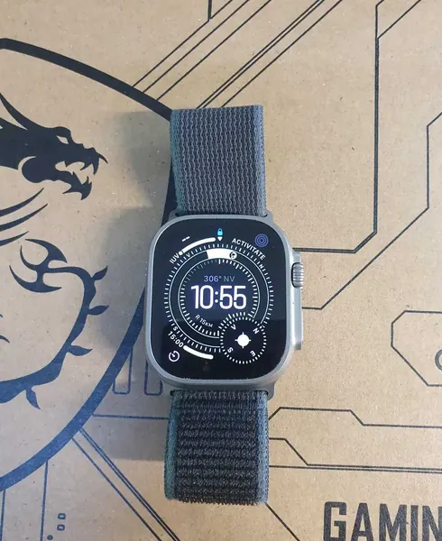 Apple Watch Ultra 2 Trail Loop stare bun