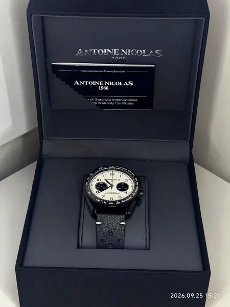 Antoine Nicolas Silverstone Master Chronometer Chronograph alt material stare nou