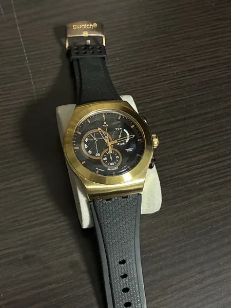 Swatch Irony Chronograph Gold alt material stare bun
