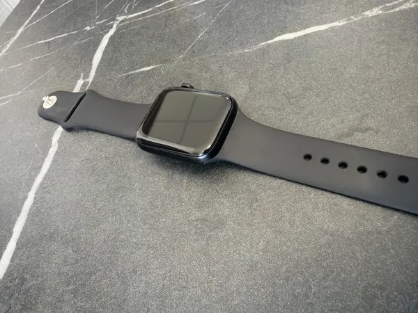 Apple Watch SE 3 Midnight 44mm aluminiu stare excelent