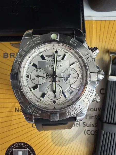 Breitling Chronomat 44, cadran argintiu, curea cauciuc oțel stare bun