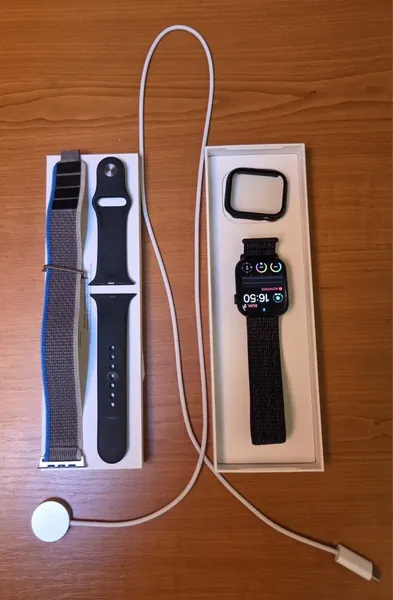 Apple Watch Series 9 45 mm GPS + Cellular, Midnight aluminiu stare excelent
